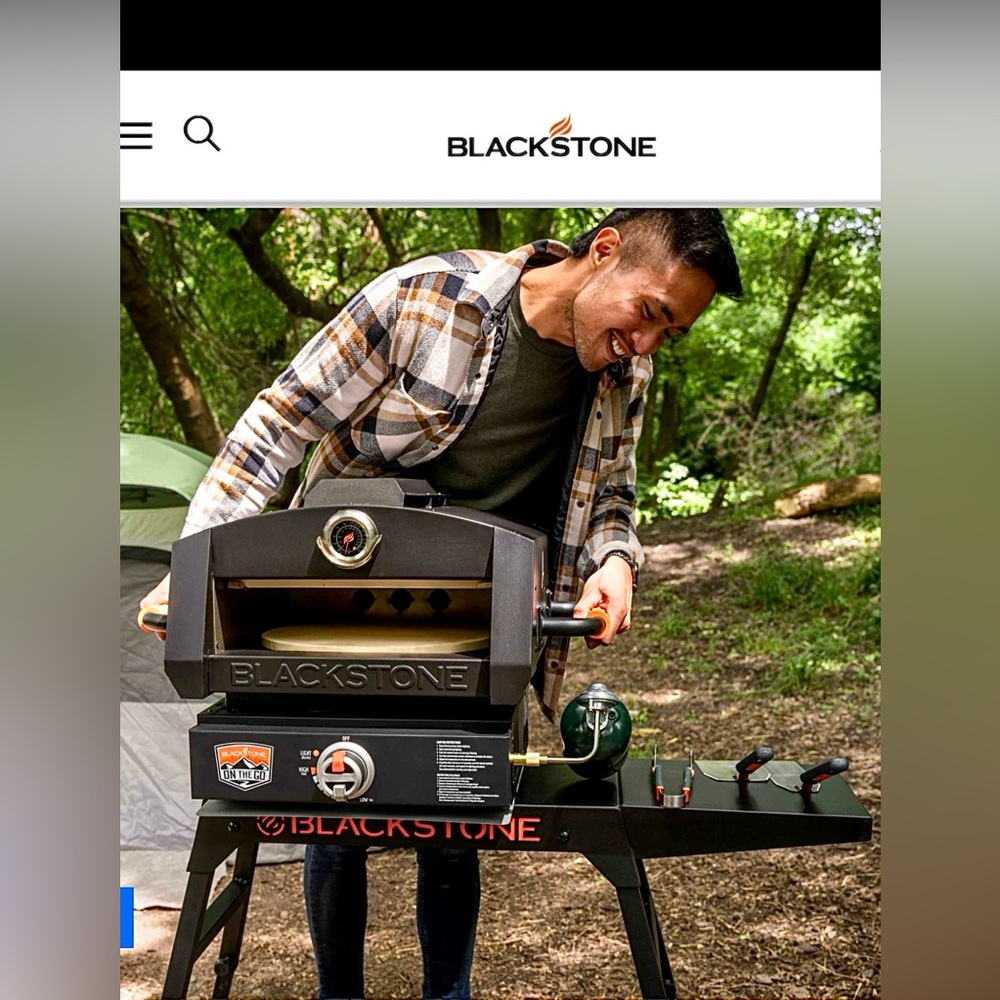 Blackstone 22” hooded tabletop griddle with pizza oven conversion kit.